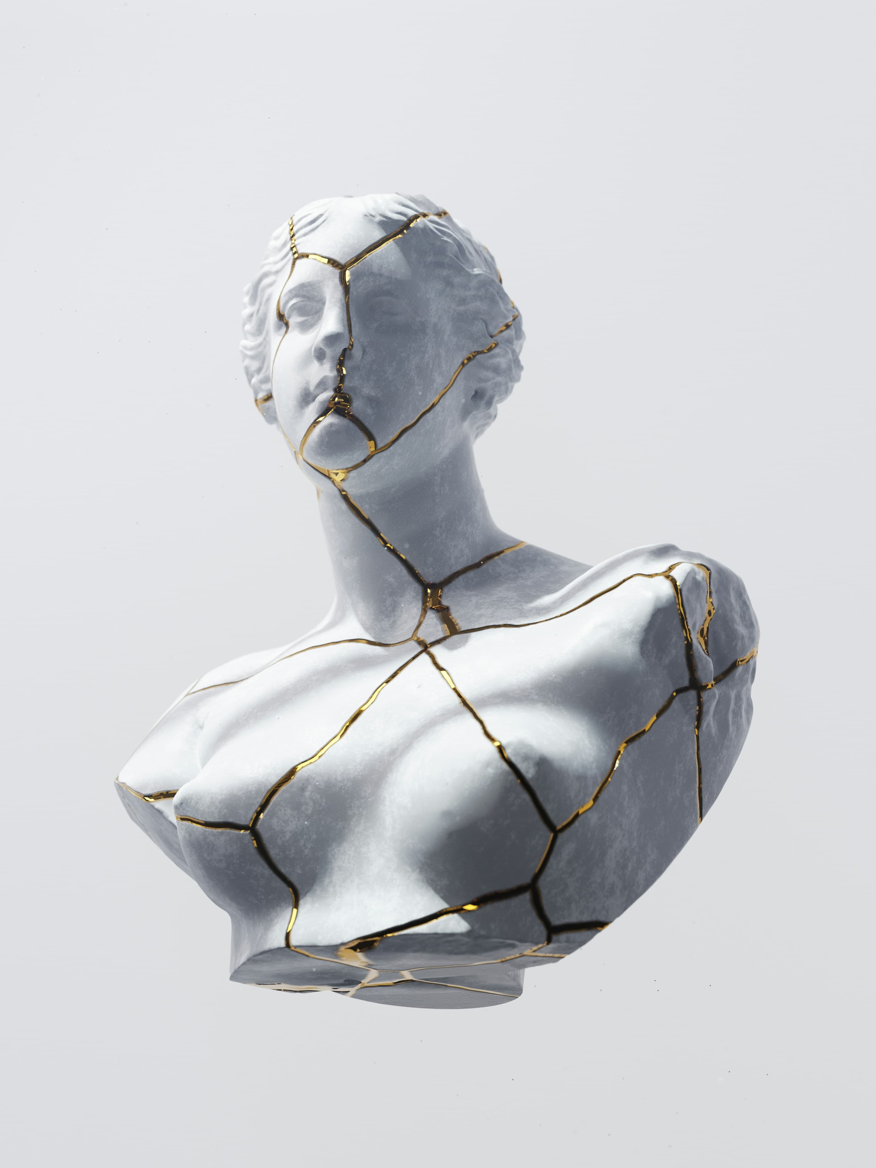 Escultura blanca reparada con líneas de oro (kintsugi)
